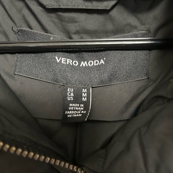 Black Vera Moda winter coat - Picture 5 of 7